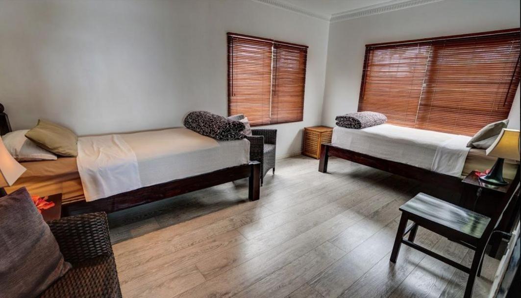 Seaview Lodge And Restaurant นูคูอาโลฟา ภายนอก รูปภาพ