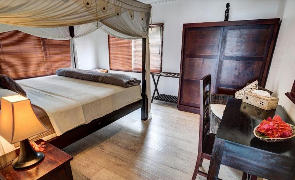 Seaview Lodge And Restaurant นูคูอาโลฟา ภายนอก รูปภาพ